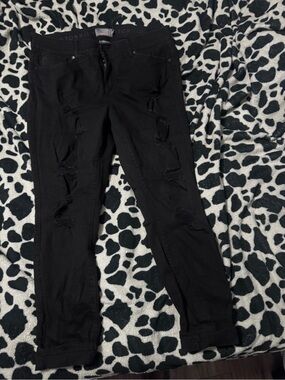 Torrid Black bombshell Distressed Skinny Jeans size 16s